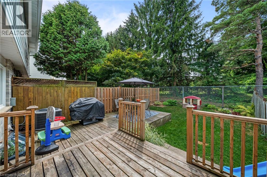 45 FREEMAN Crescent - 32