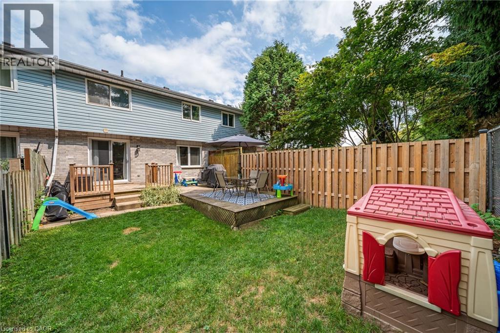45 FREEMAN Crescent - 35