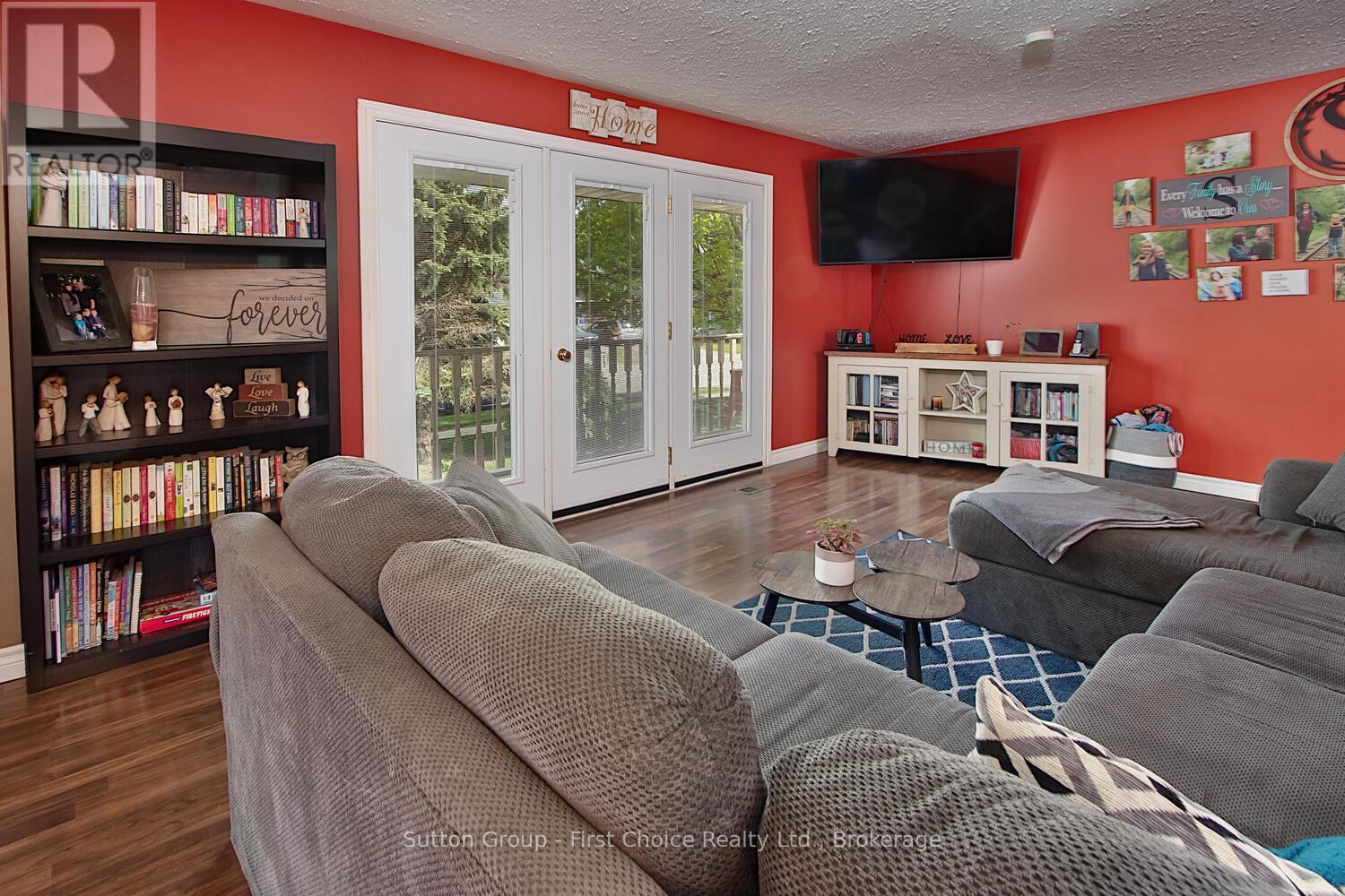 136 NAPIER STREET - 8