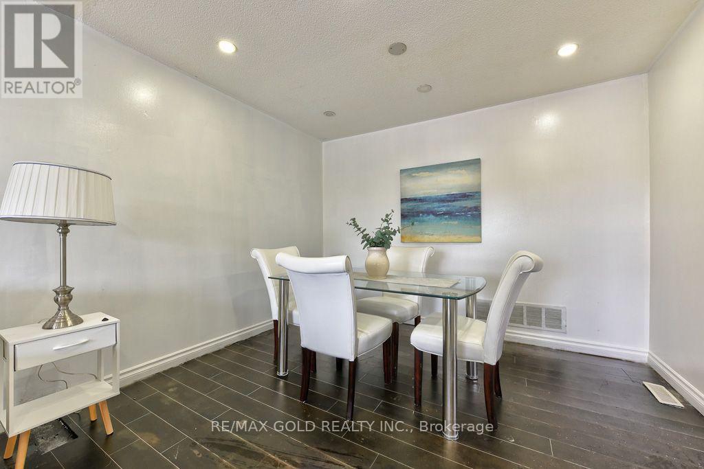22 KITTIWAKE AVENUE - 9