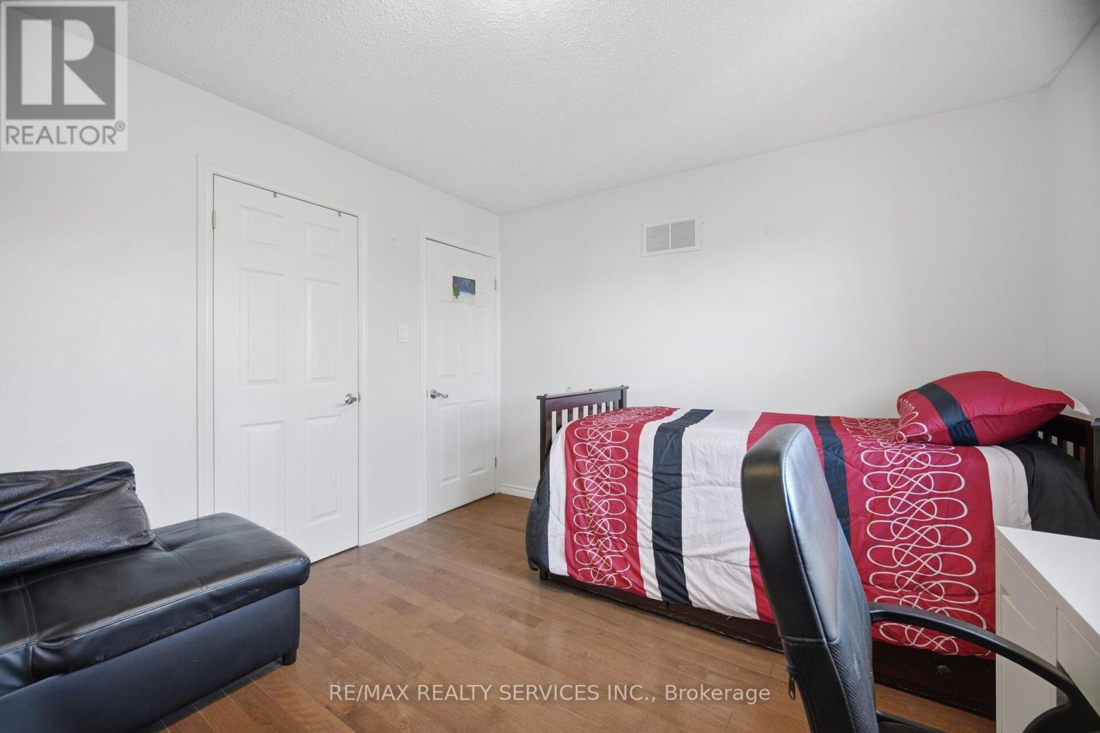 16 LANGHOLM COURT - 22