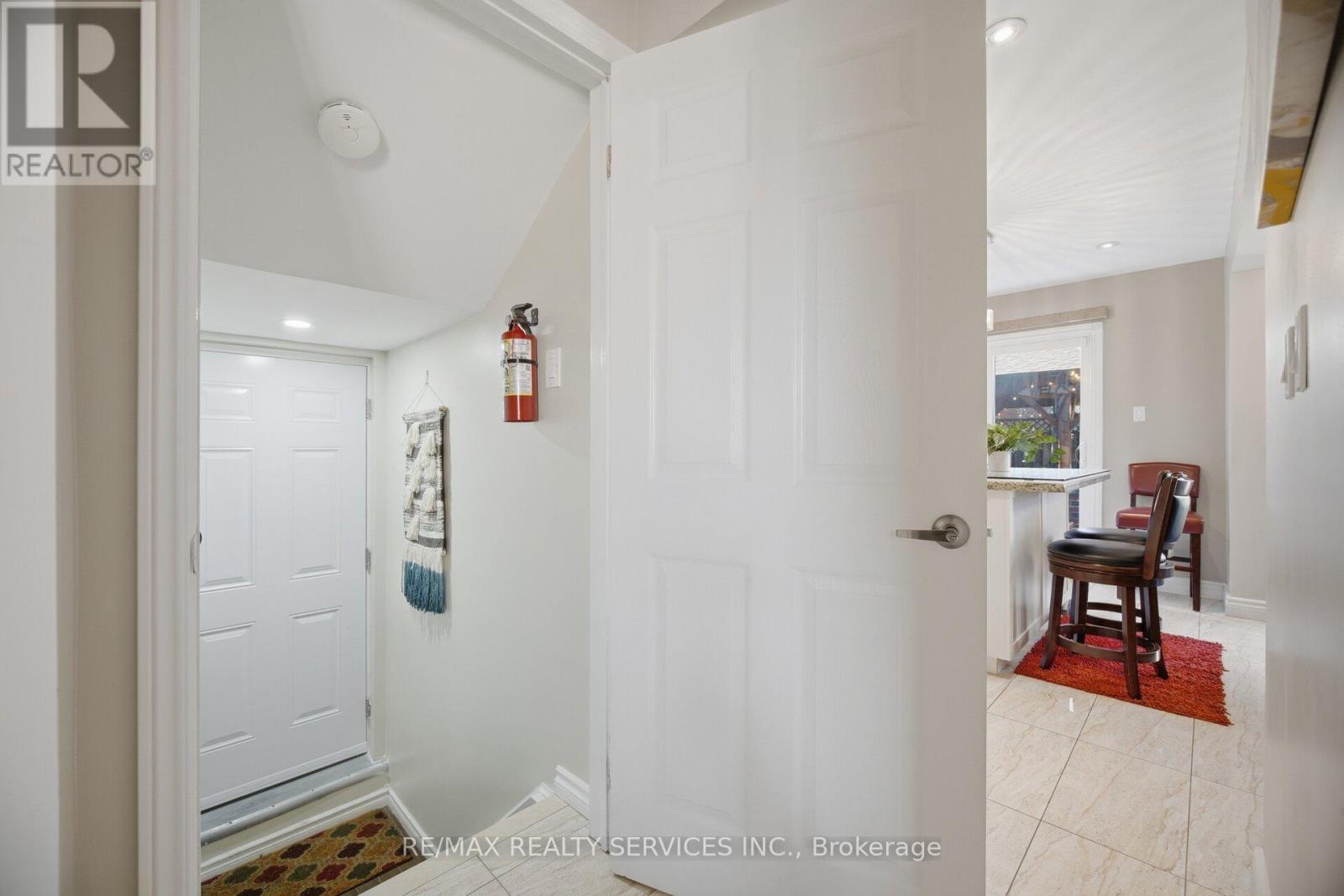 16 LANGHOLM COURT - 30