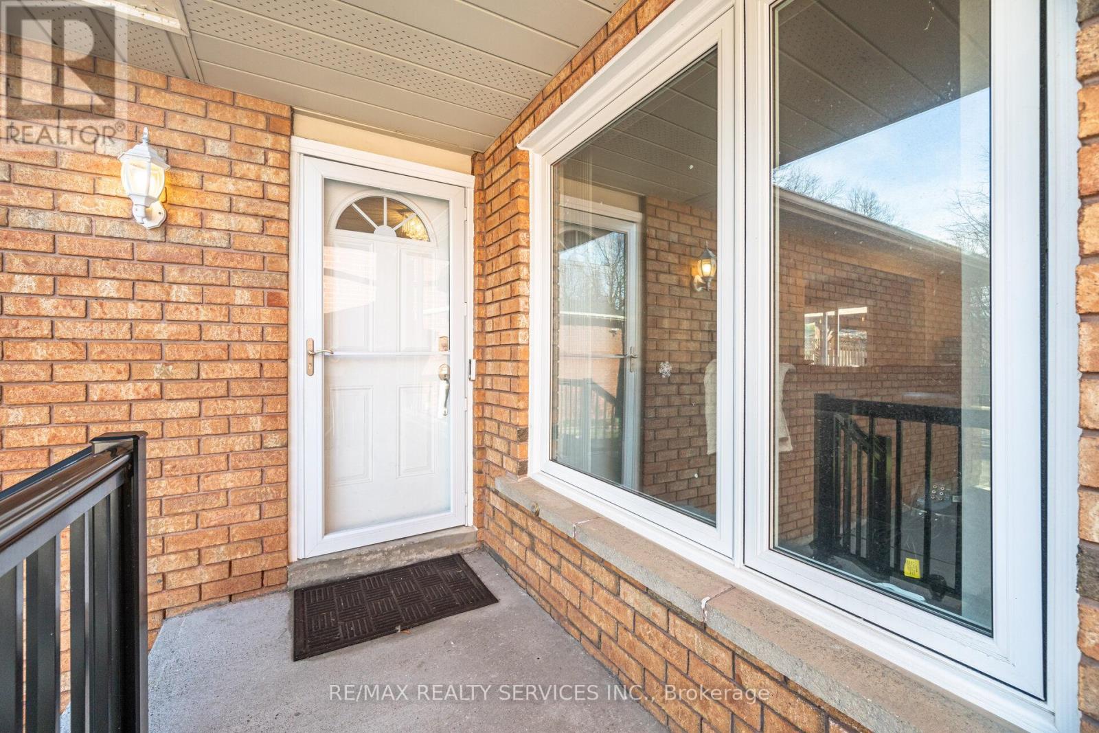 16 LANGHOLM COURT - 4