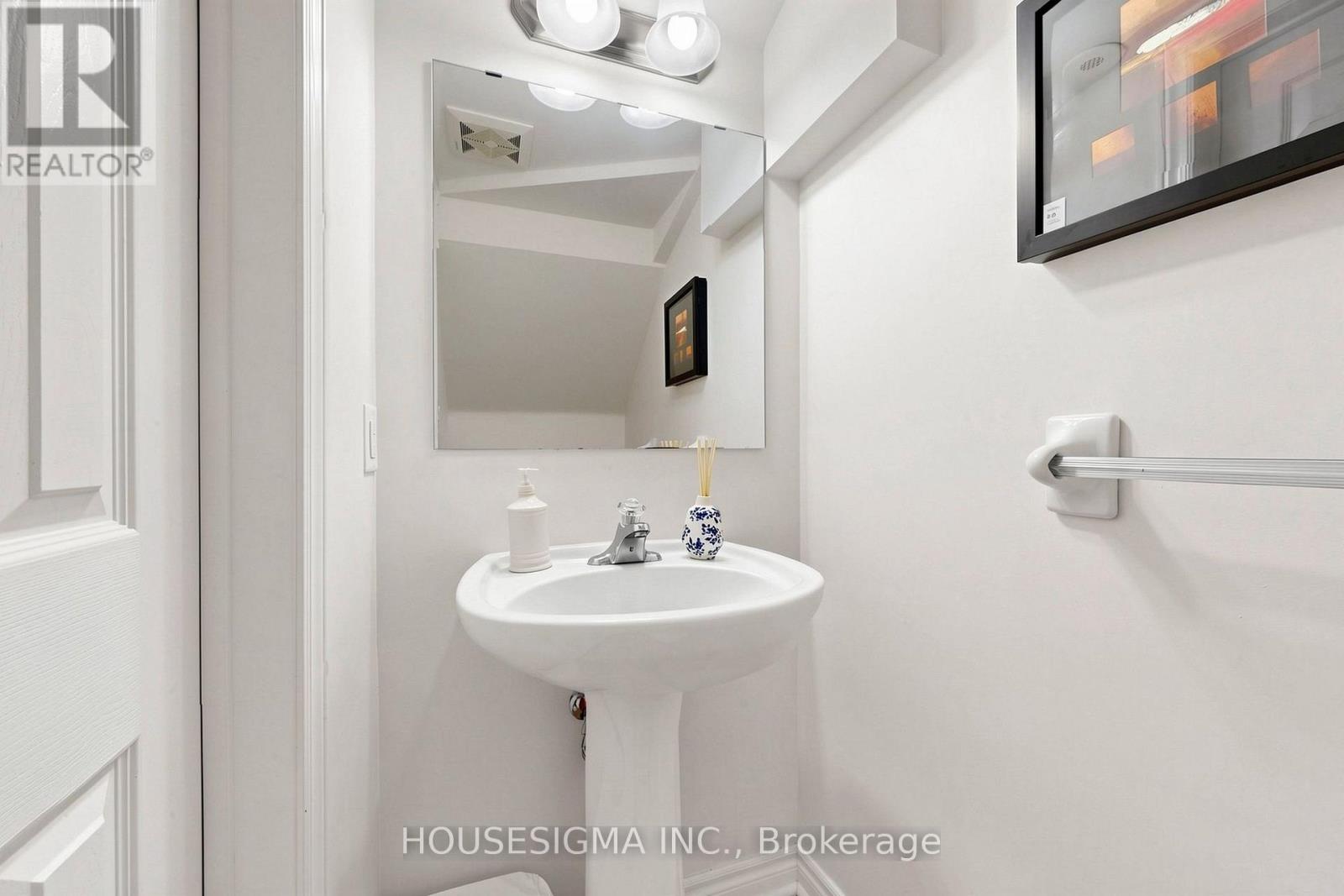 #106 870 JANE STREET - 12