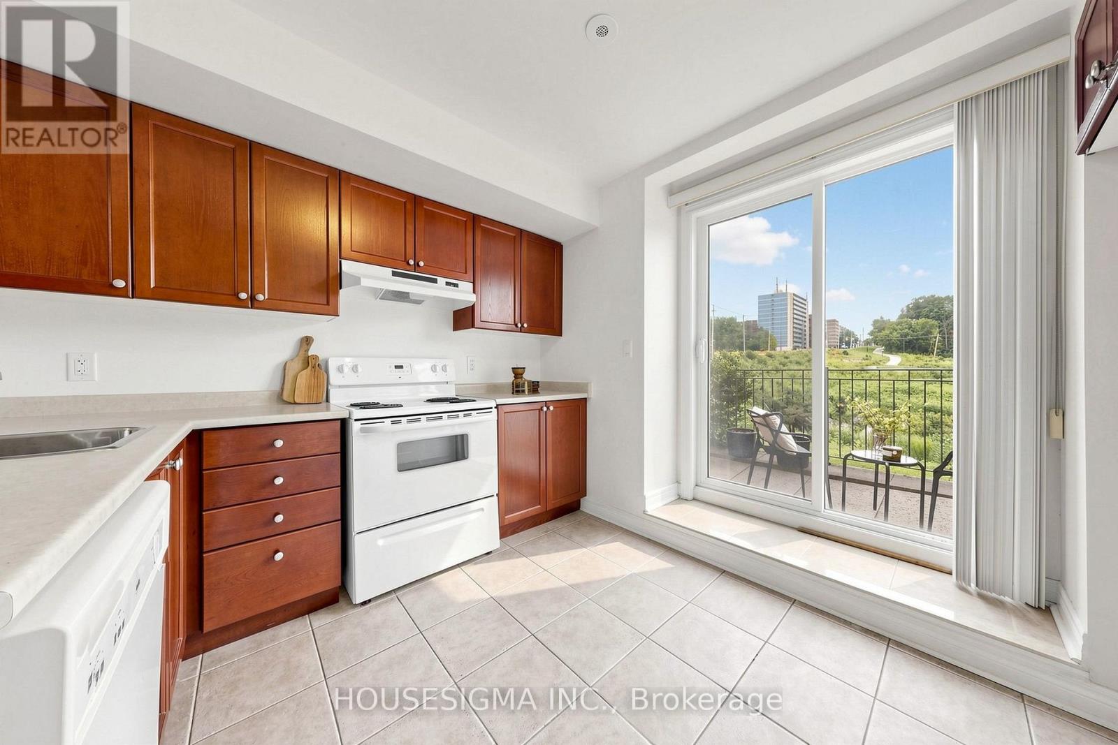 #106 870 JANE STREET - 9