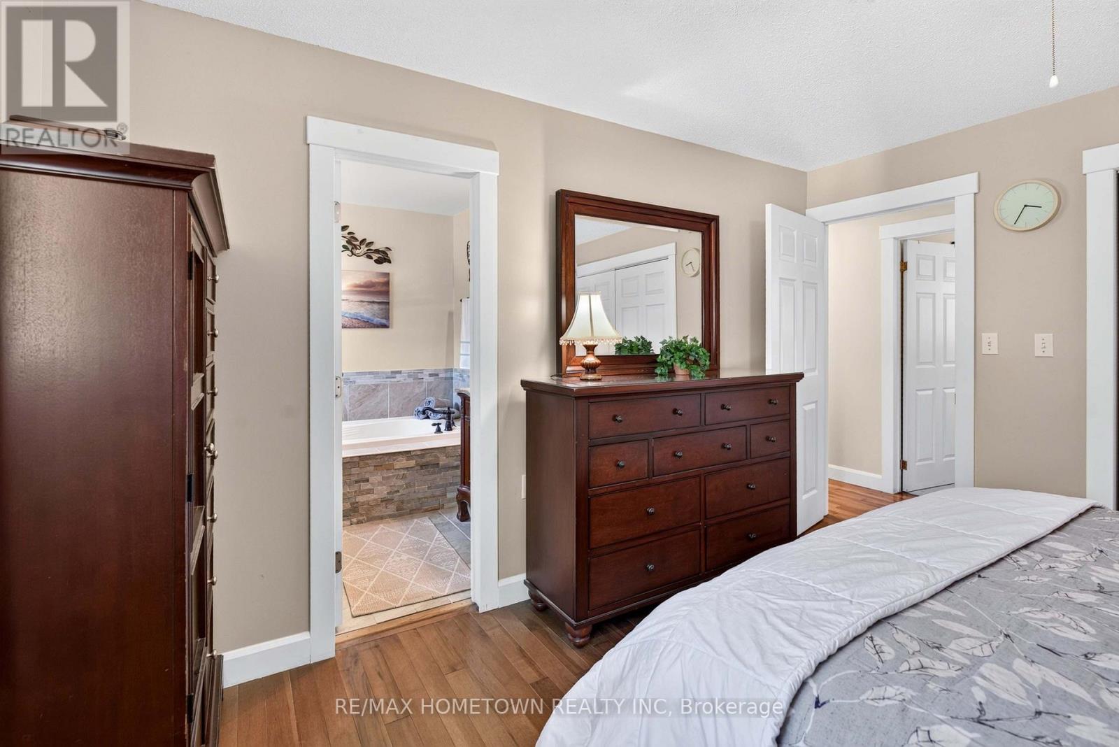 5 LAYNG DRIVE - 24