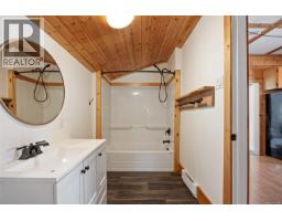 2724 Penrith Ave, Cumberland, BC V0R1S0 Photo 20