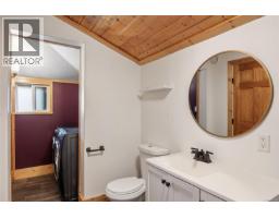 2724 Penrith Ave, Cumberland, BC V0R1S0 Photo 21