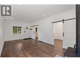 2724 Penrith Ave, Cumberland, BC V0R1S0 Photo 8