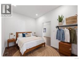 2724 Penrith Ave, Cumberland, BC V0R1S0 Photo 9