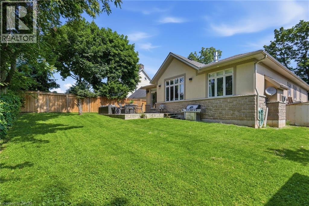 586 MAPLE Avenue - 18