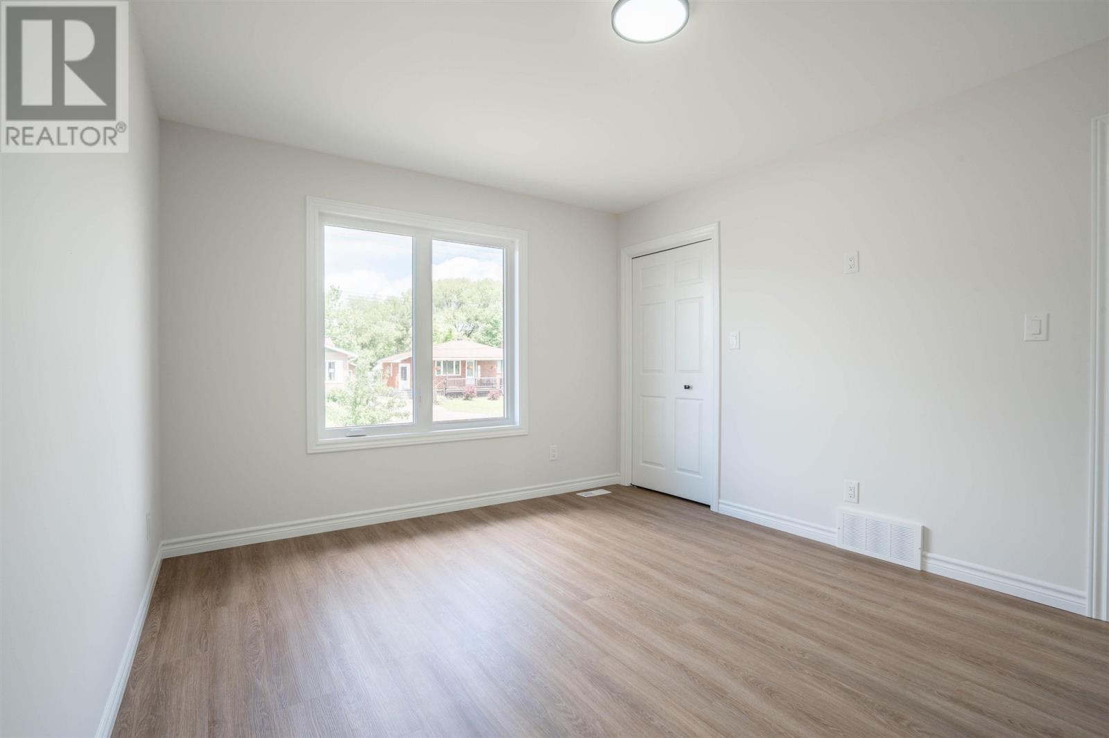 255 East Balfour ST - Image 19