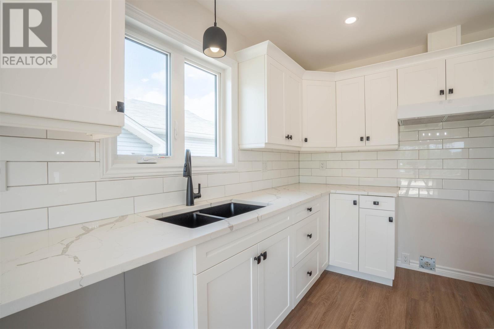 255 East Balfour ST - Image 4