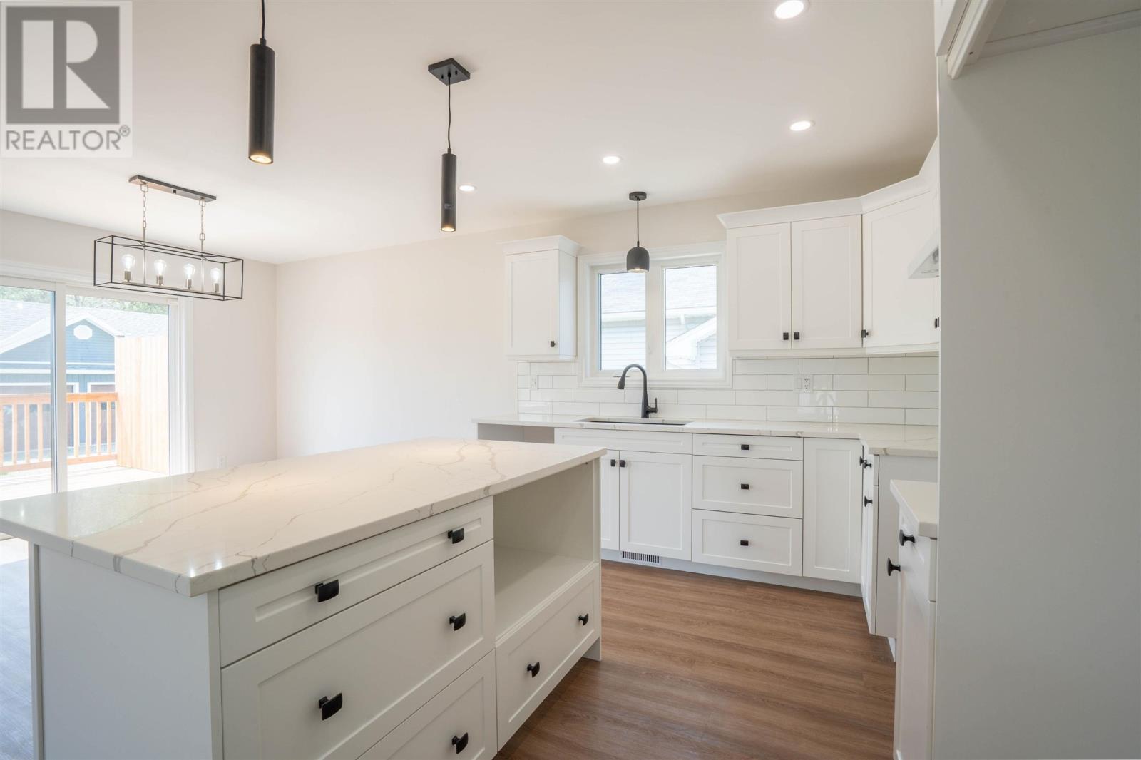 255 East Balfour ST - 6