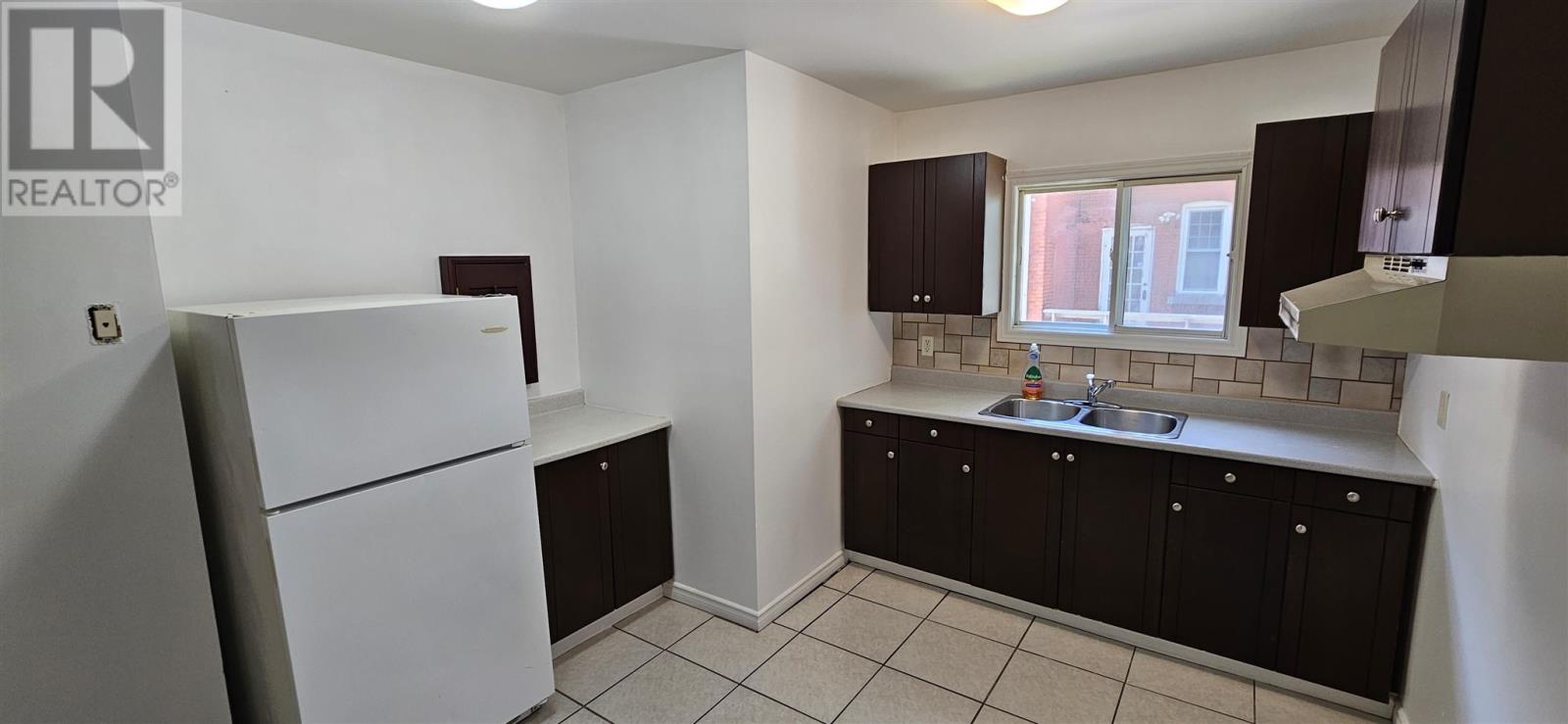 634 Wellington ST - 2