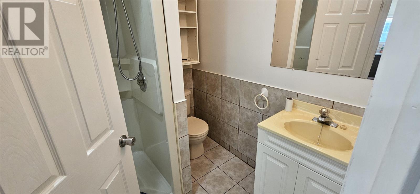 634 Wellington ST - Image 4