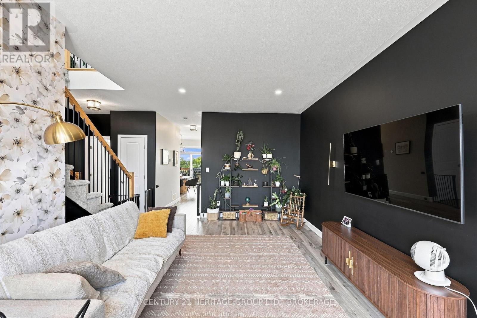 141 SUPERIOR DRIVE - 29