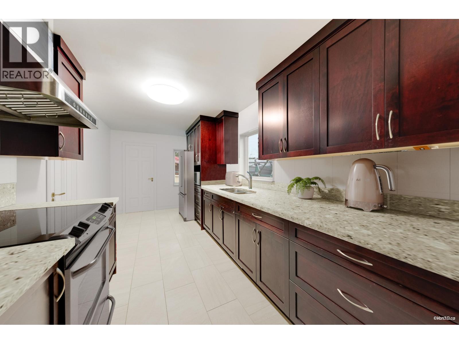5 Bed, 2 Bath House for Sale in Vancouver – 3342 ADANAC STREET, Vancouver – MLS# R3154594 - Image 3