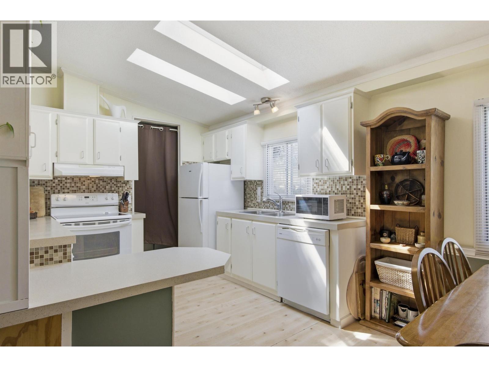 3 Bed, 2 Bath Apartment for Sale in Coquitlam – 162 145 KING EDWARD STREET, Coquitlam – MLS# R3154614 - Image 6