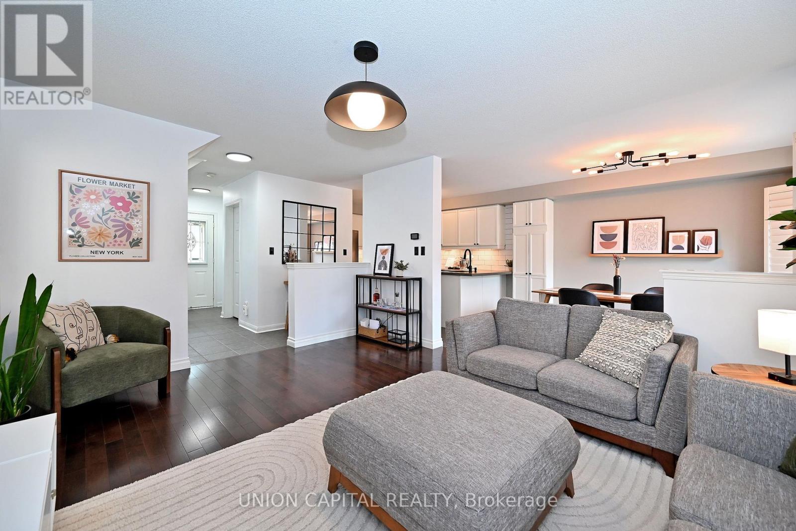 32 REGATTA CRESCENT - 1