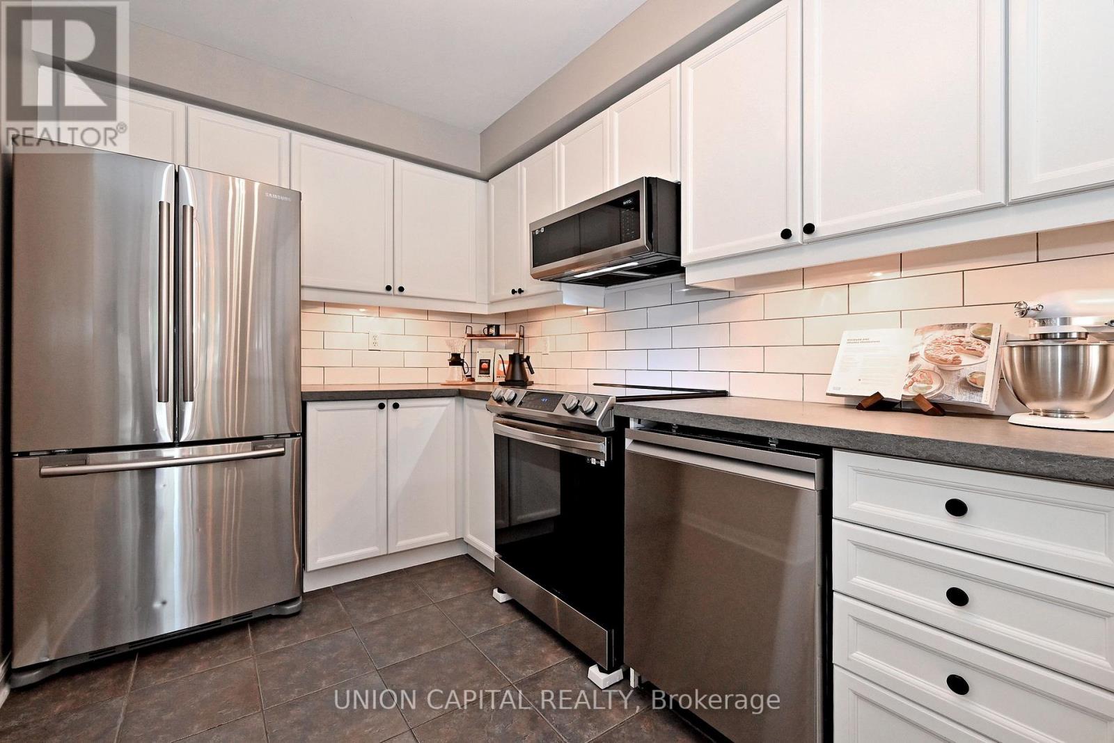 32 REGATTA CRESCENT - 20