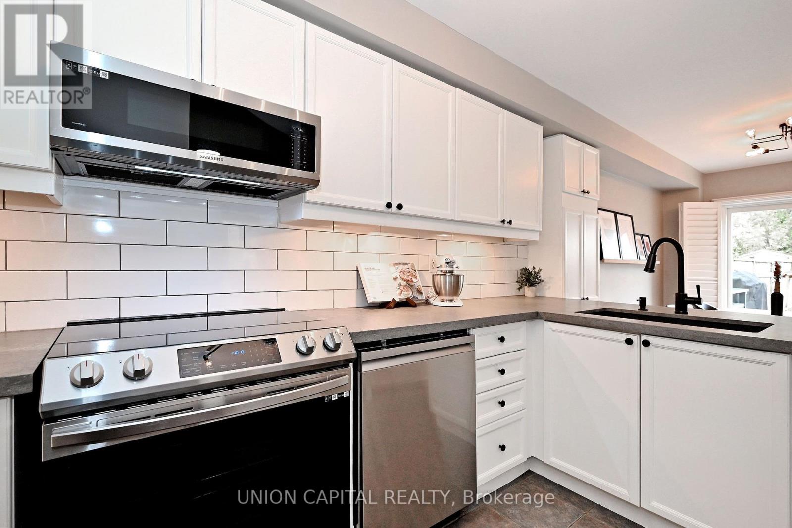32 REGATTA CRESCENT - 21