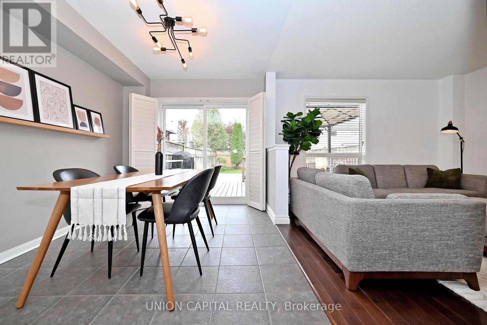 32 REGATTA CRESCENT - 23