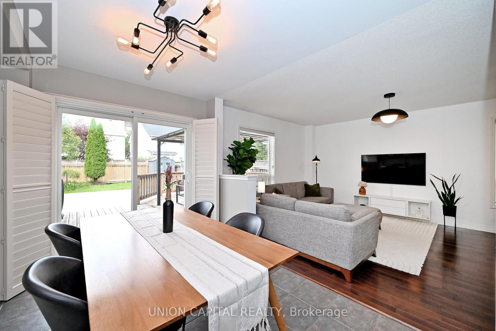 32 REGATTA CRESCENT - 26