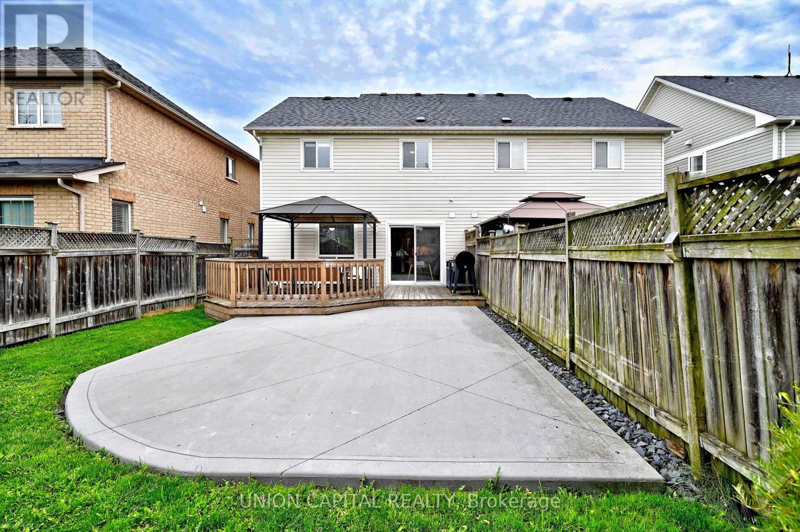 32 REGATTA CRESCENT - 50