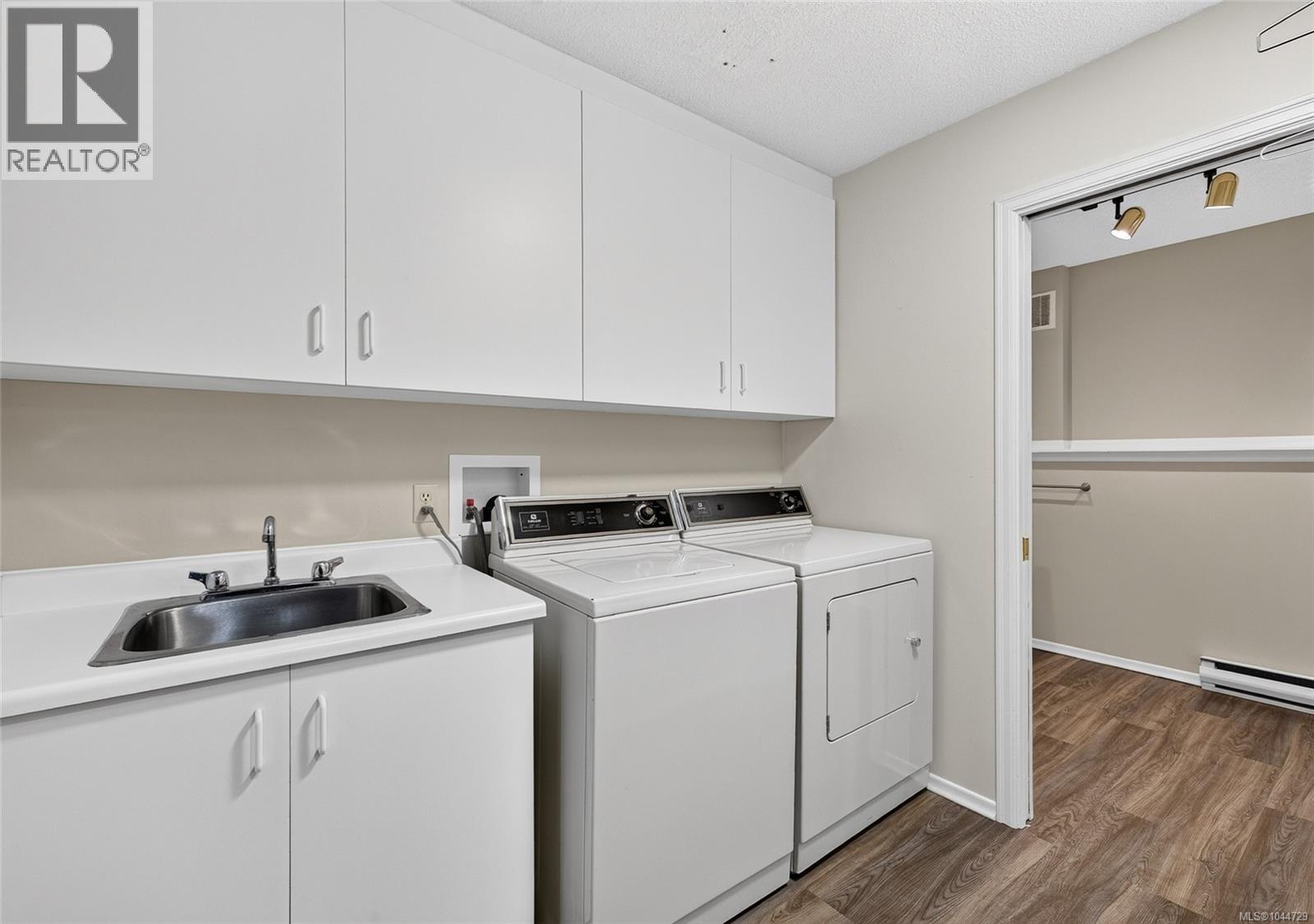 5 416 Dallas Road, Victoria