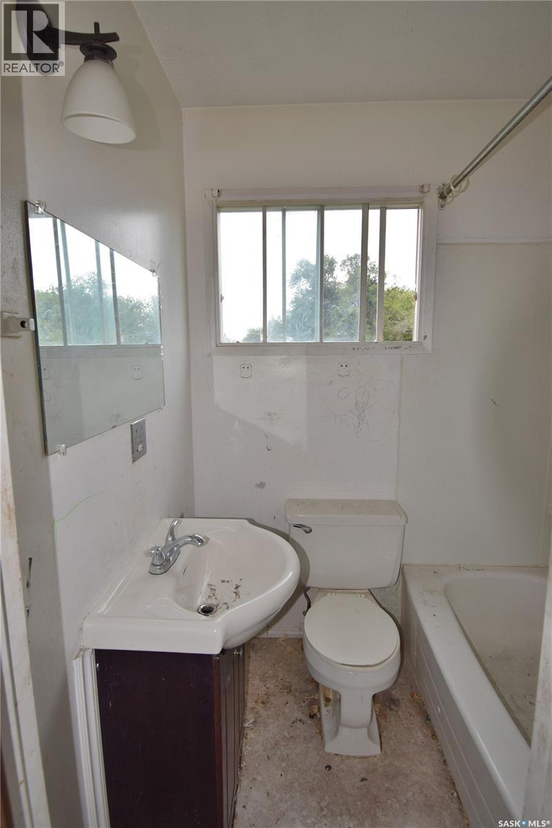 #664 7th STREET E - Image 11