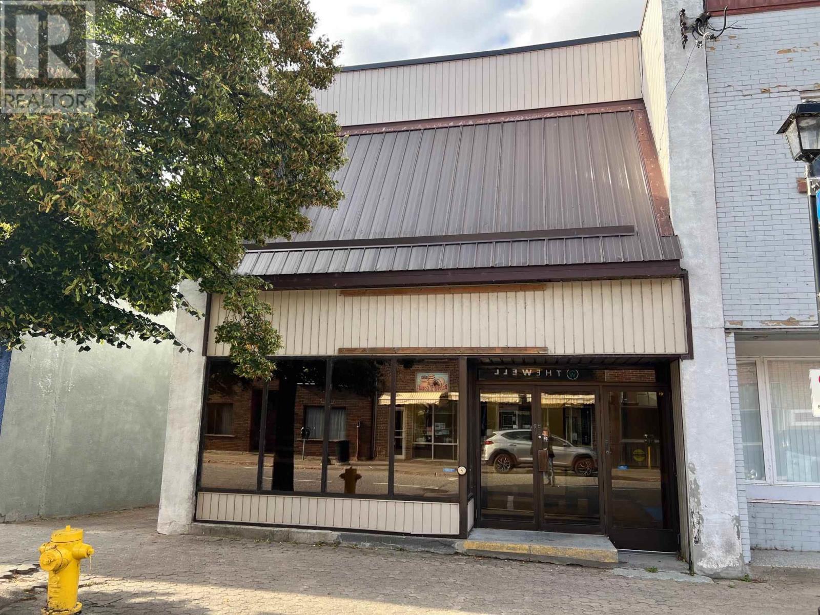 19 Woodward AVE