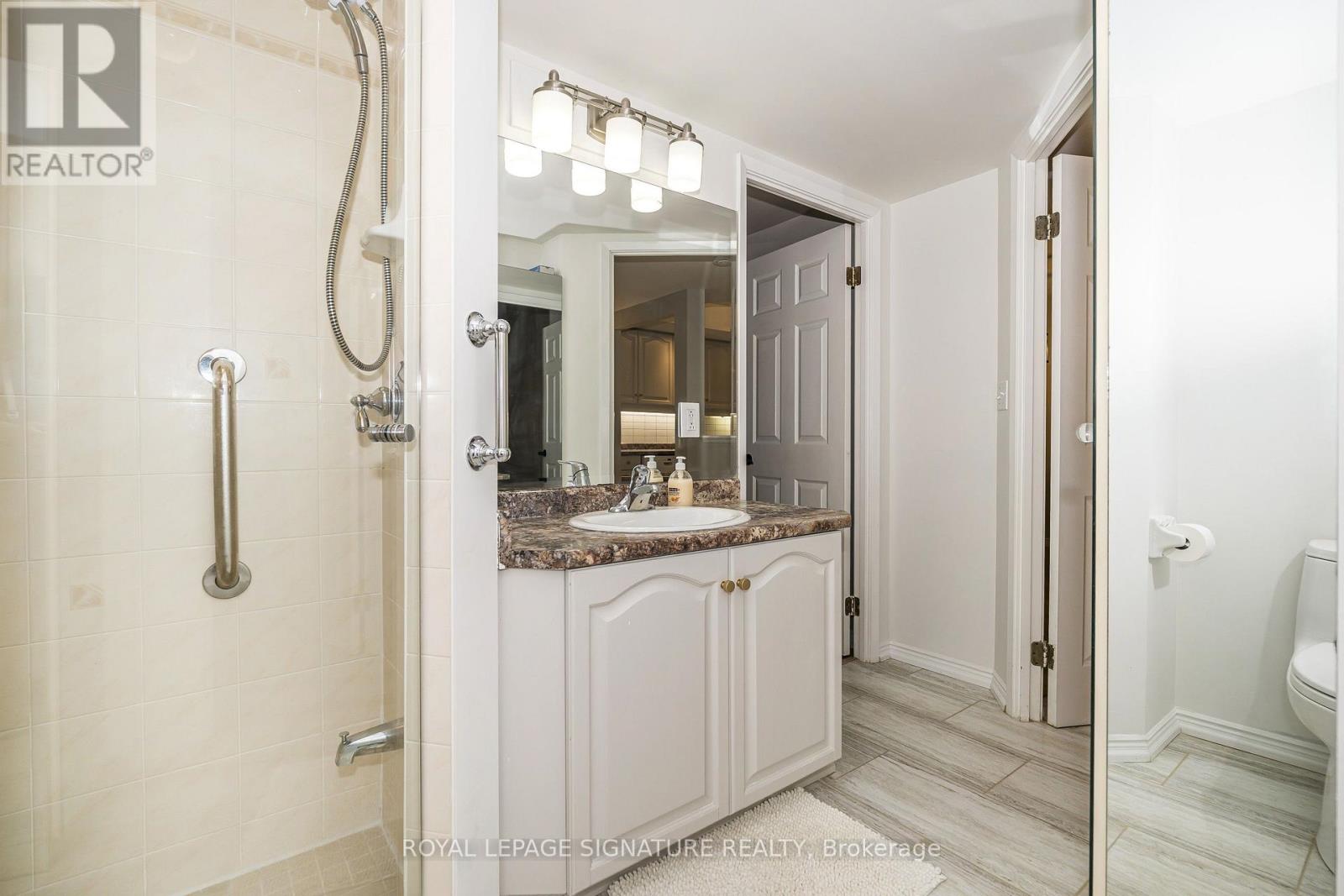 #204 85 WELLINGTON STREET W - 25