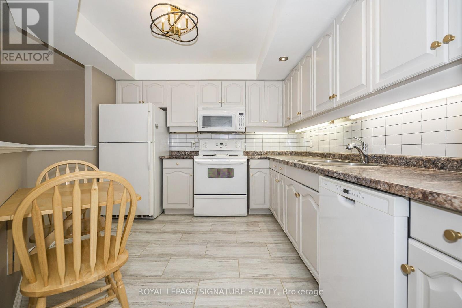 #204 85 WELLINGTON STREET W - Image 12