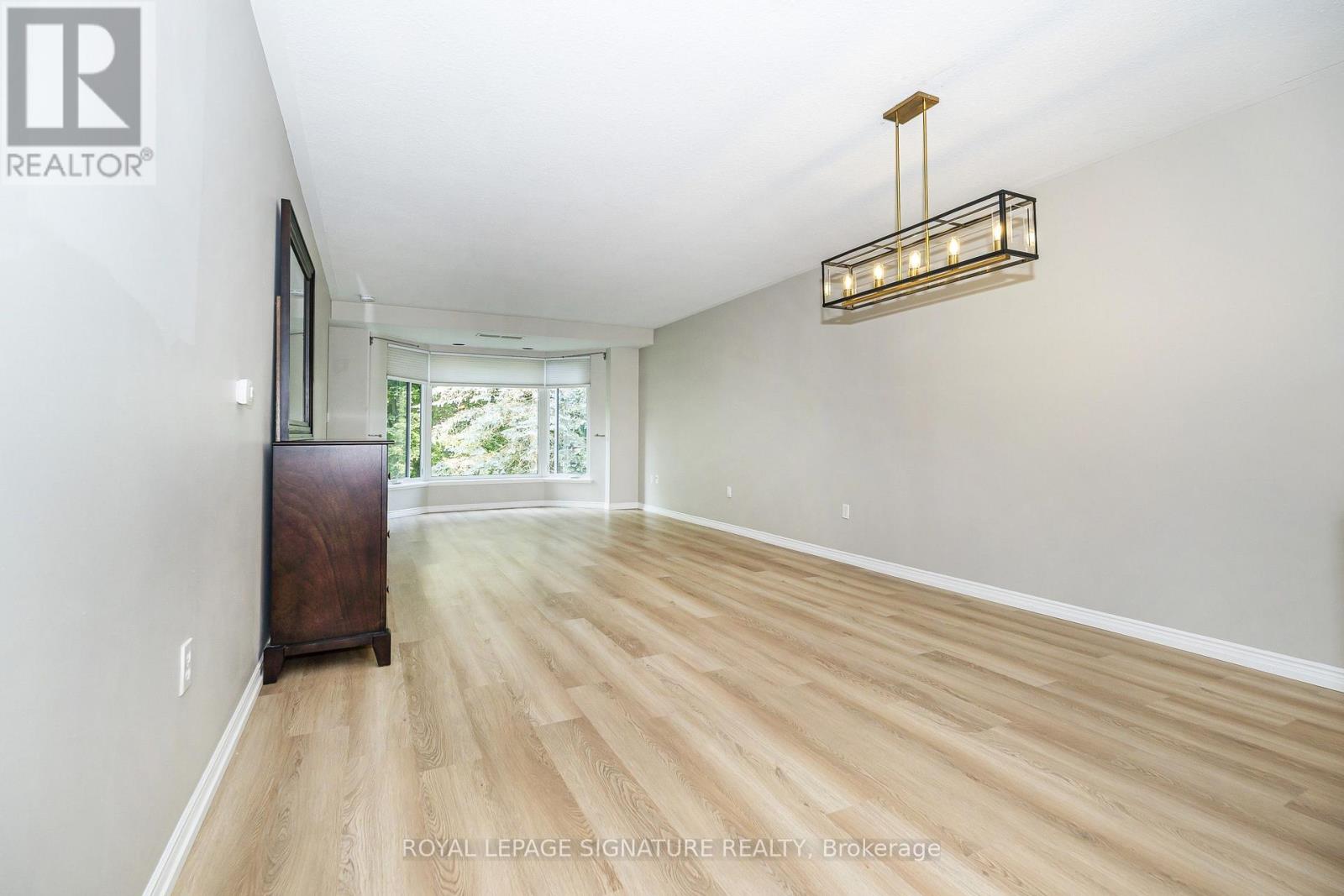 #204 85 WELLINGTON STREET W - 5