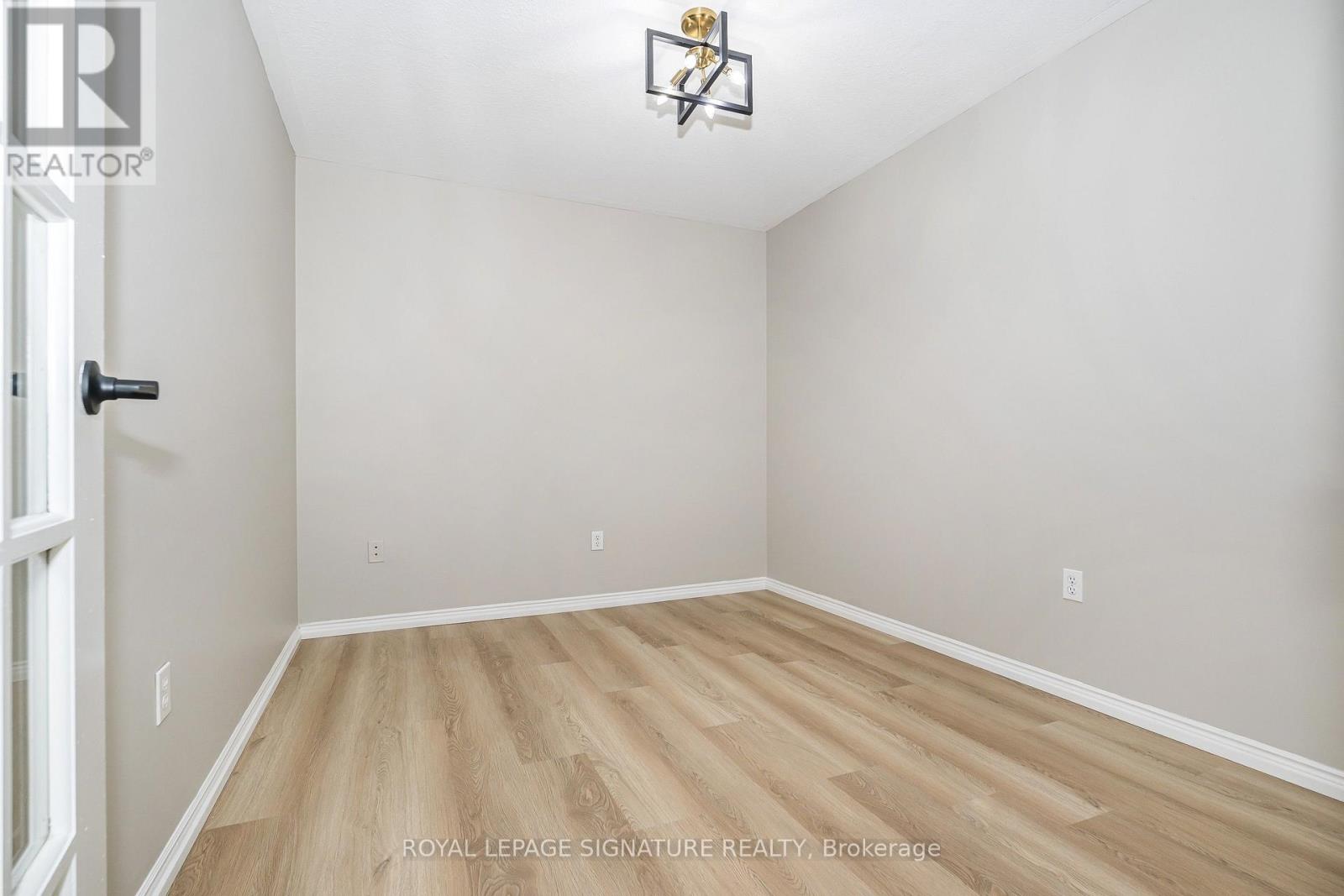 #204 85 WELLINGTON STREET W - 26