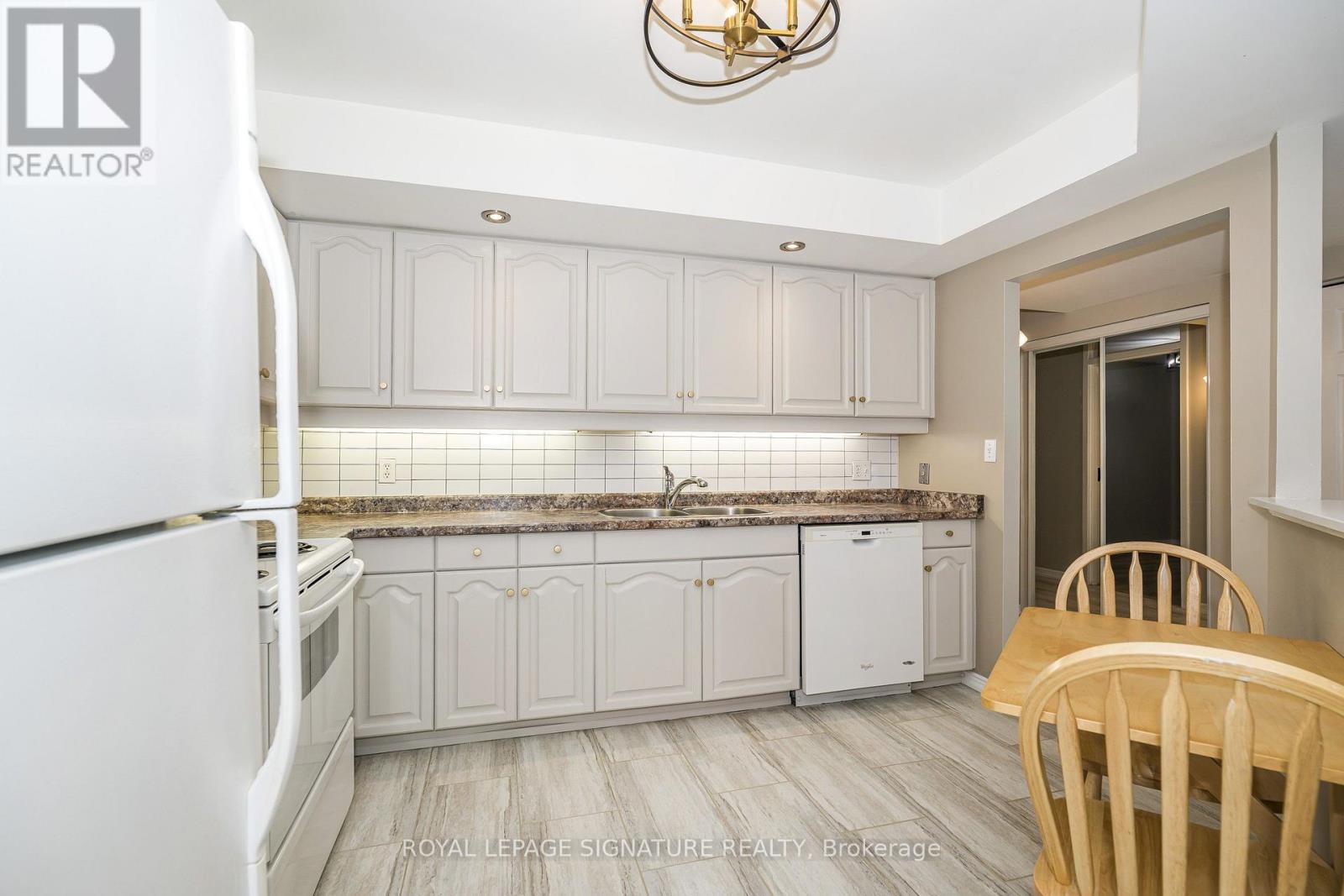 #204 85 WELLINGTON STREET W - Image 13