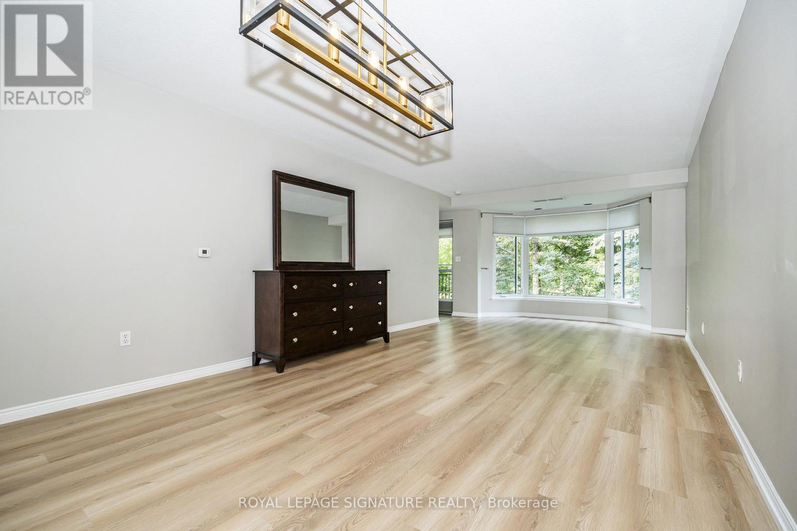 #204 85 WELLINGTON STREET W - 6