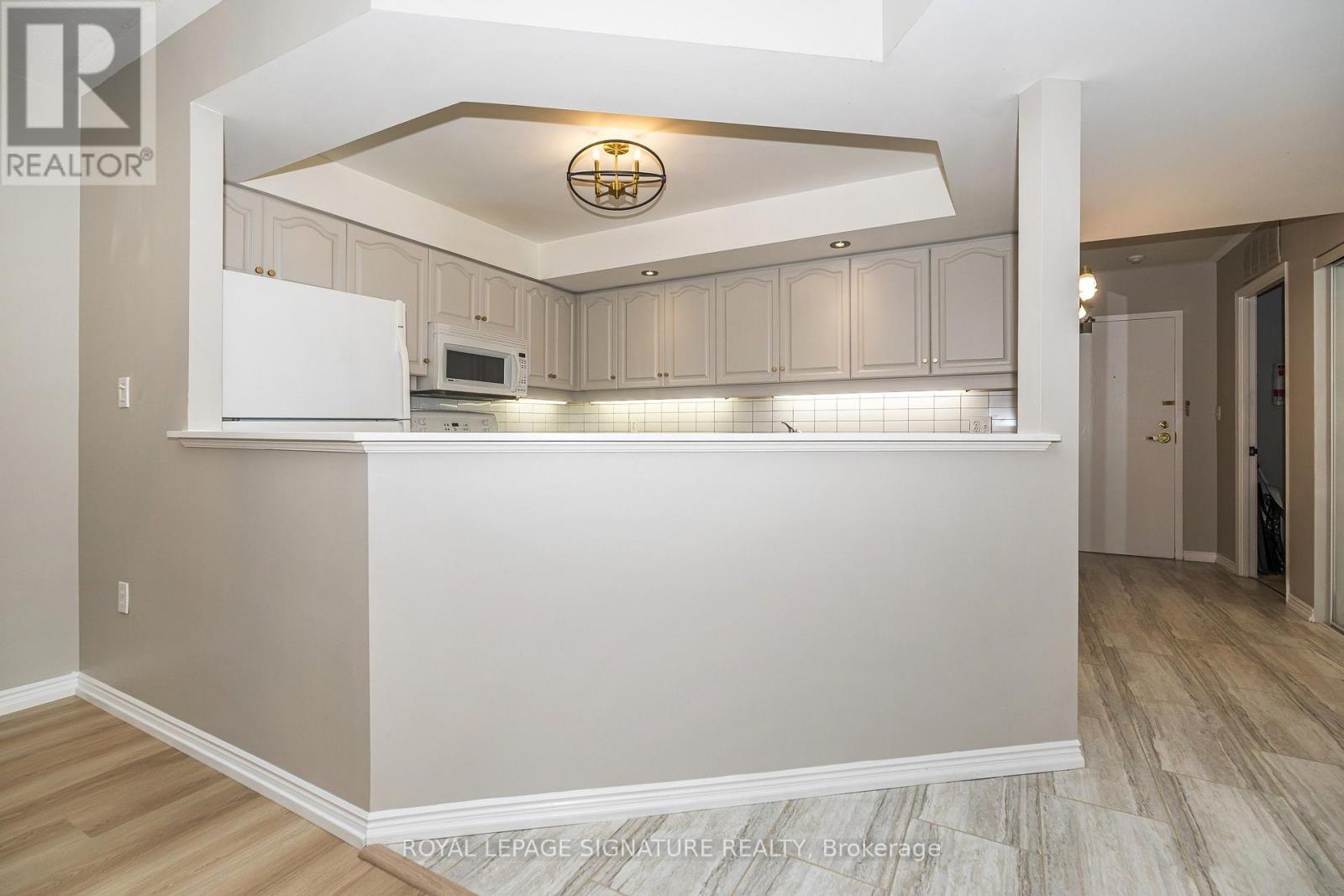 #204 85 WELLINGTON STREET W - Image 14