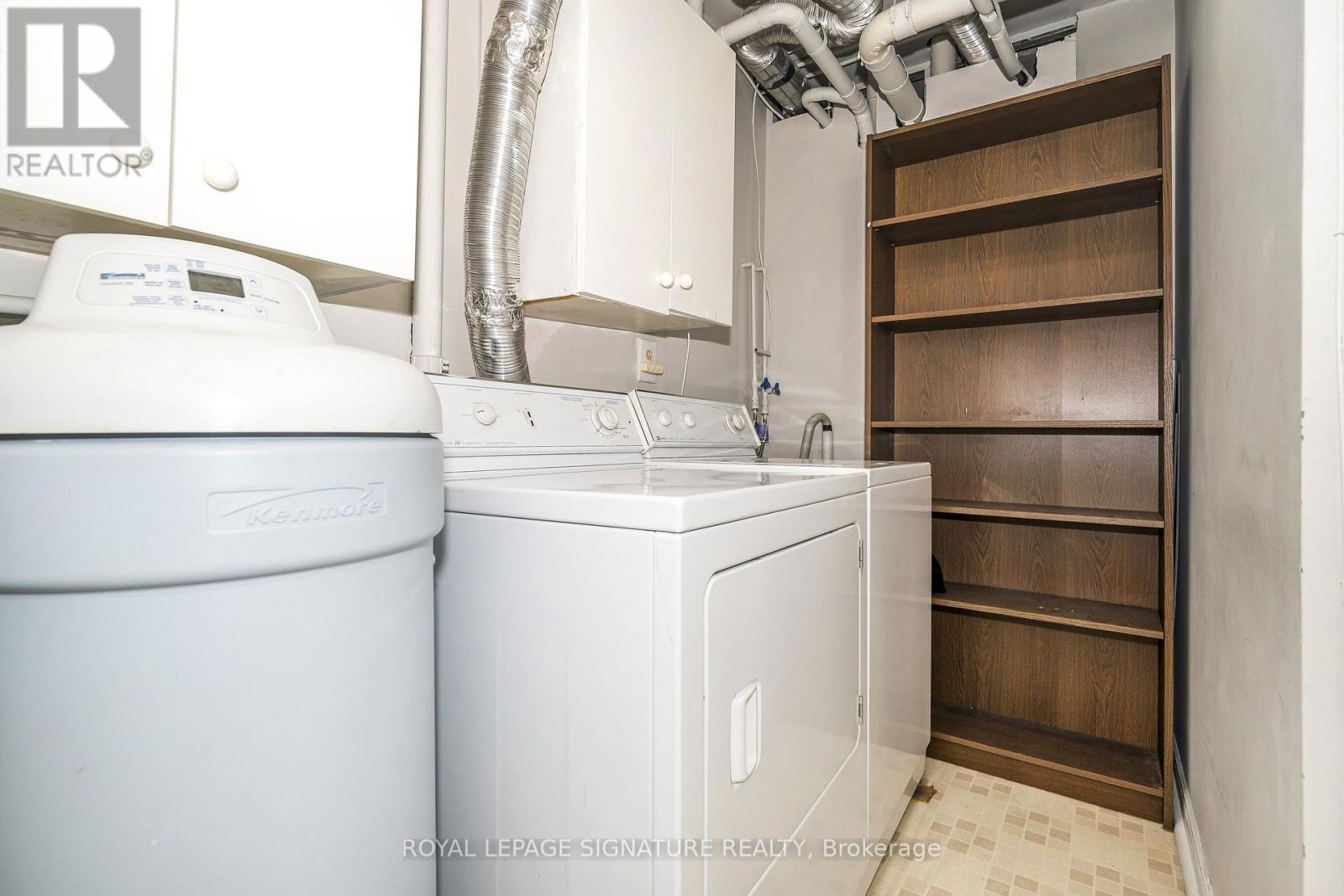 #204 85 WELLINGTON STREET W - 28