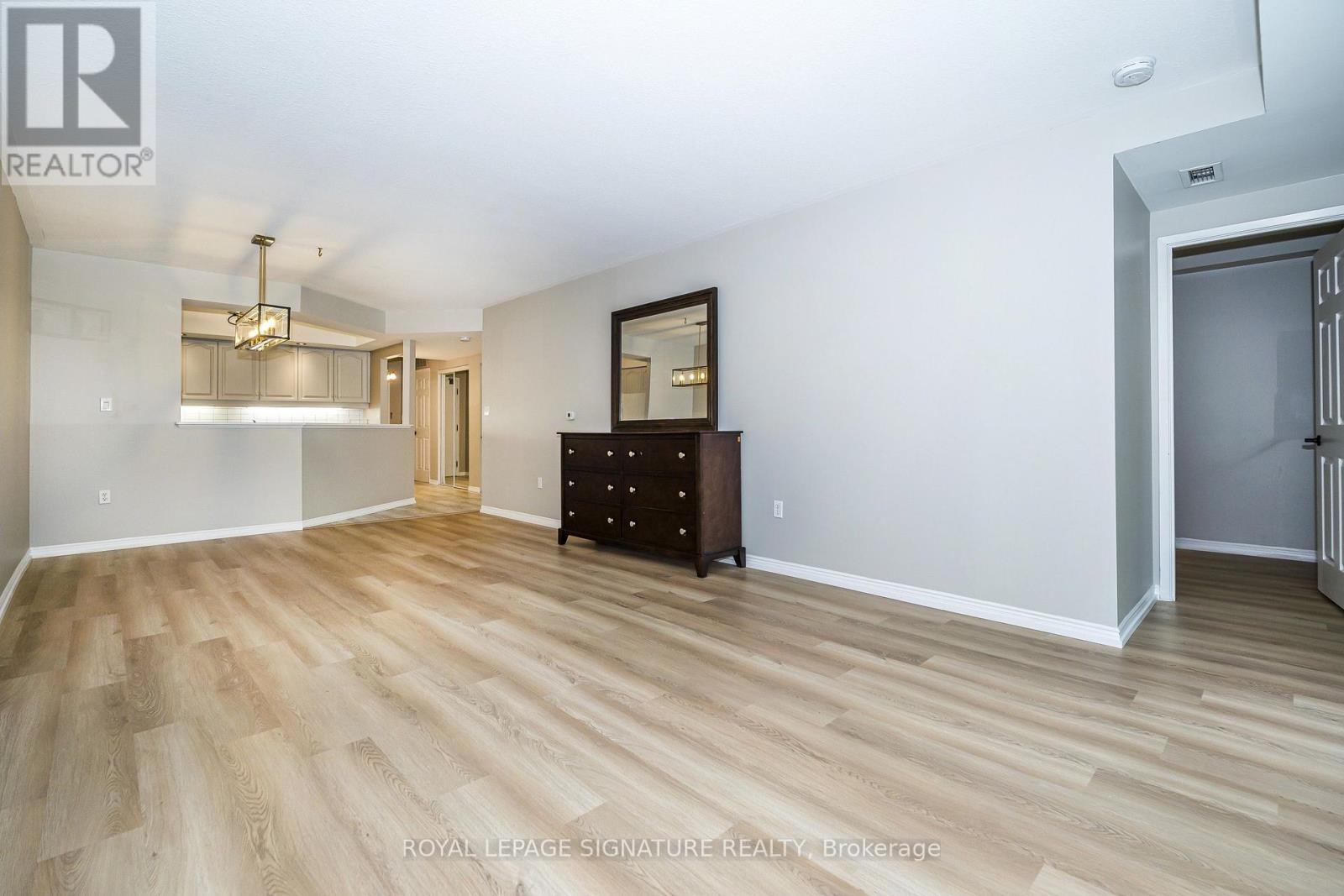 #204 85 WELLINGTON STREET W - Image 7