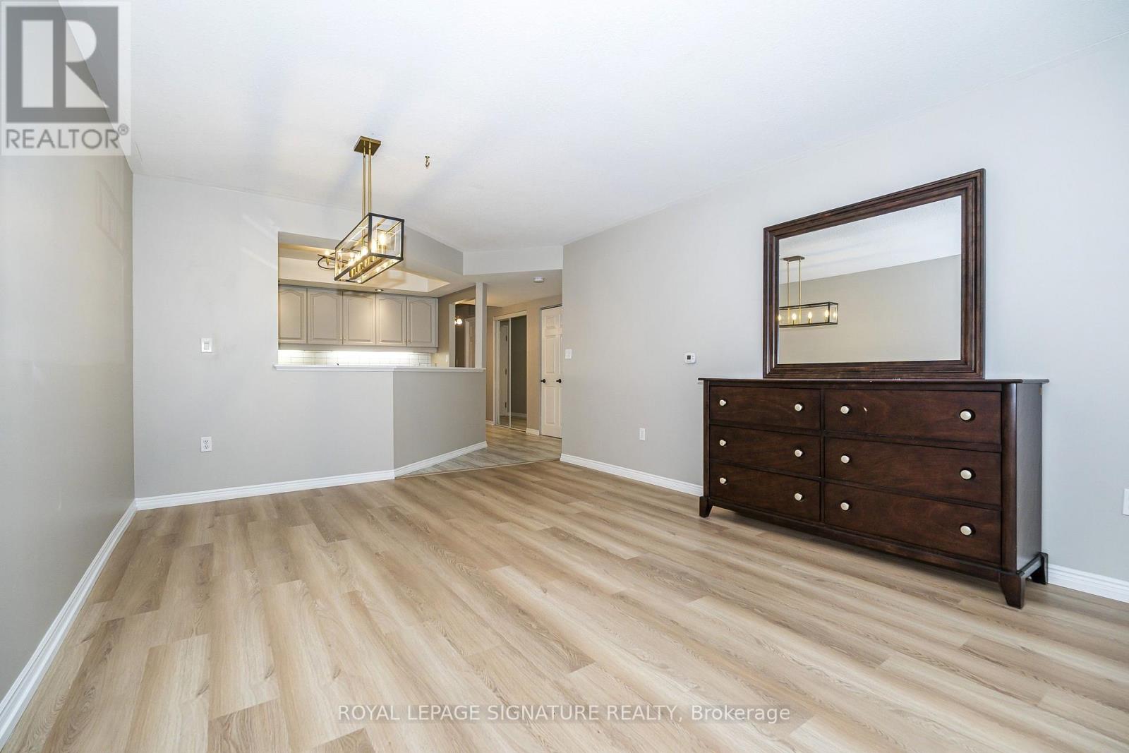 #204 85 WELLINGTON STREET W - 9