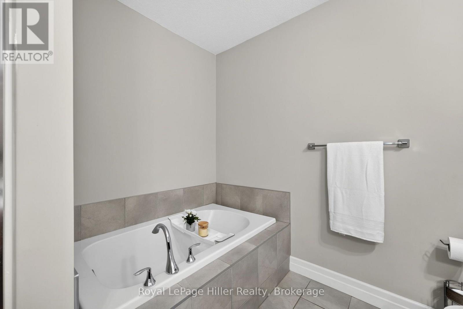 15 ROBERTSON DRIVE - 33