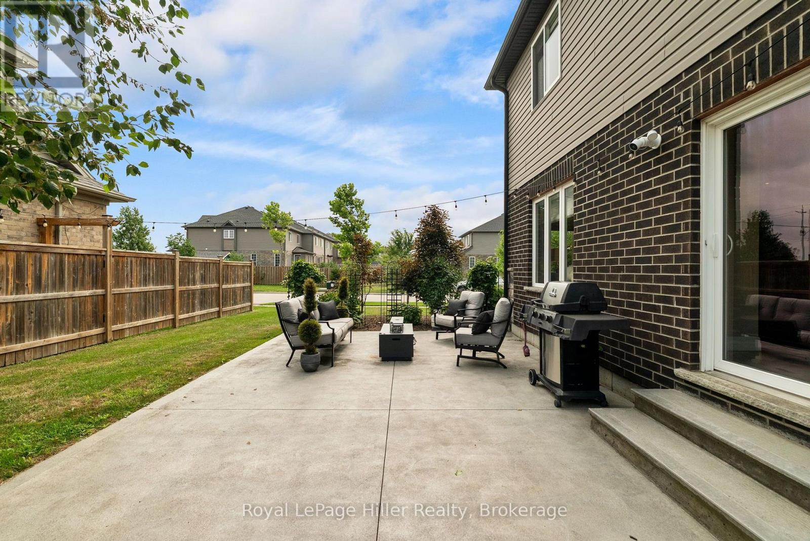 15 ROBERTSON DRIVE - 43
