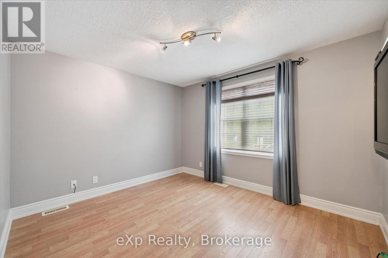 18 JASPER HEIGHTS PRIVATE - 17