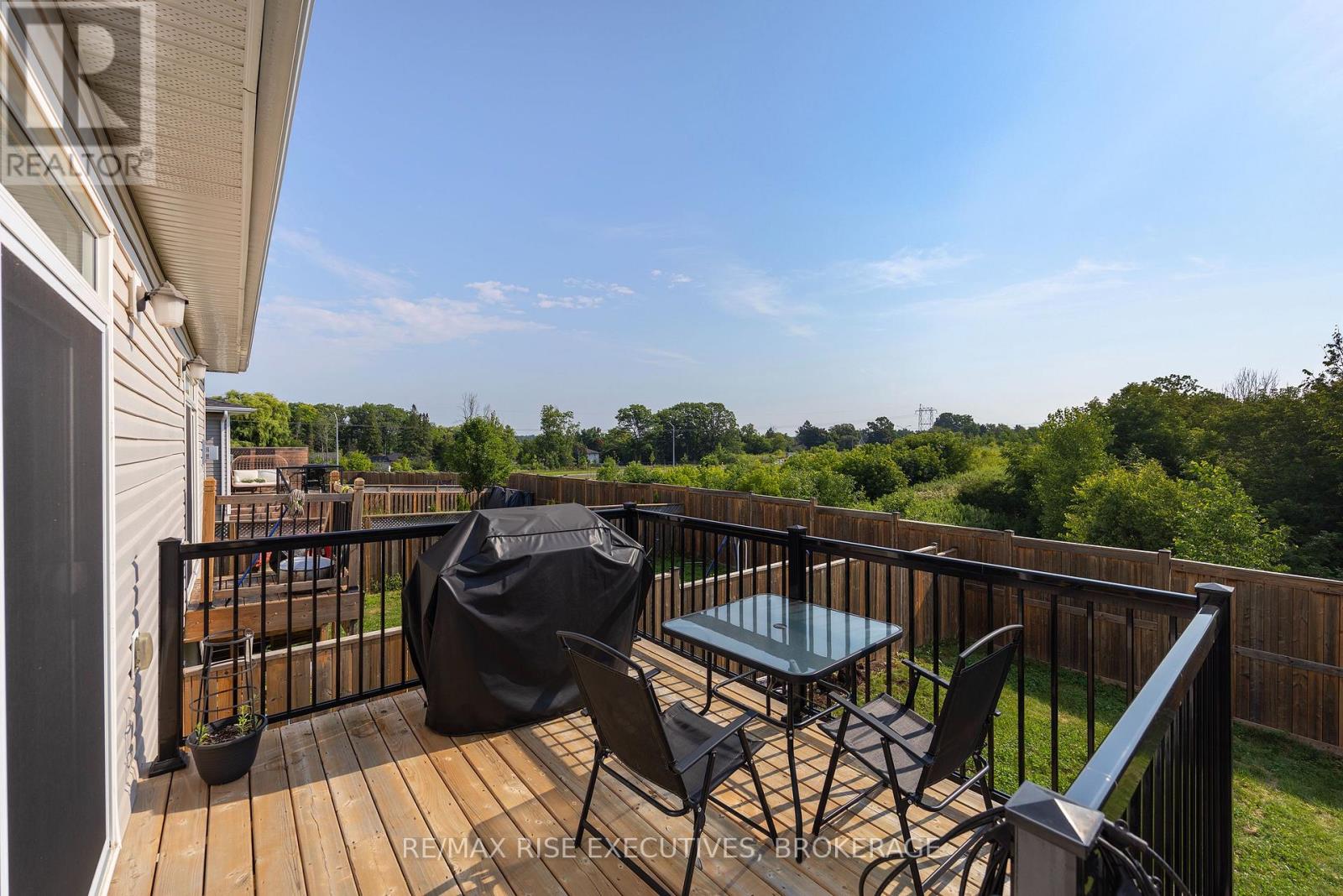 1233 MAX CRESCENT - Image 10
