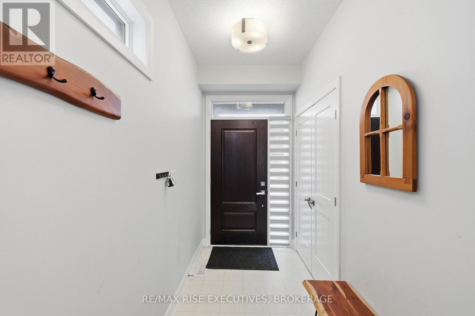 1233 MAX CRESCENT - Image 13