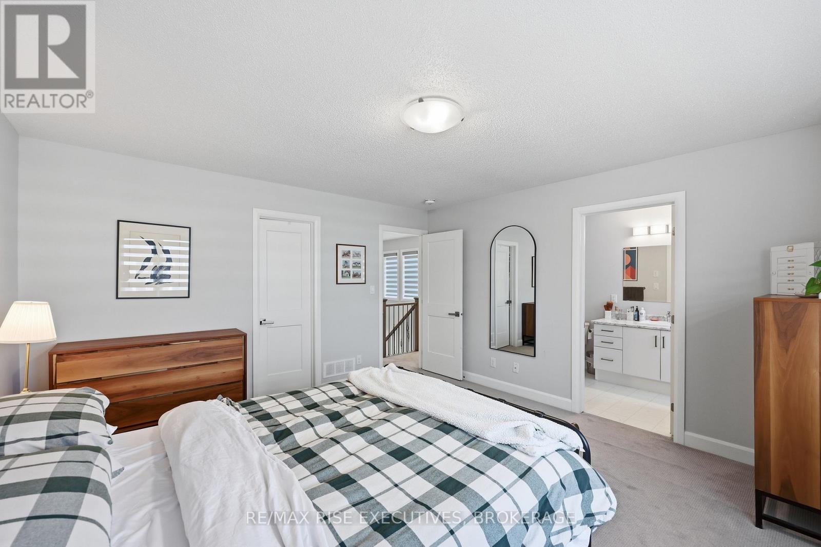 1233 MAX CRESCENT - Image 31