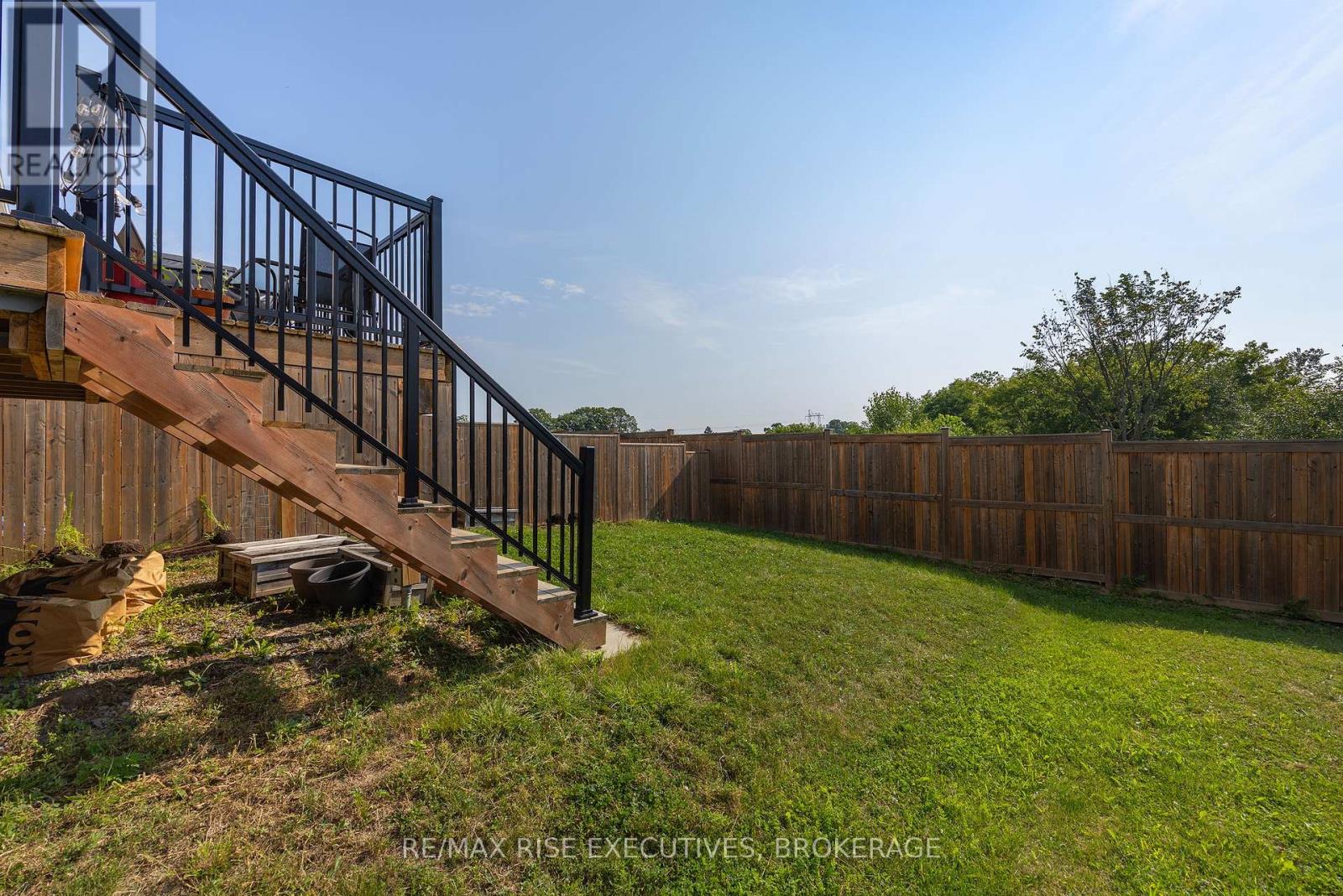 1233 MAX CRESCENT - Image 6