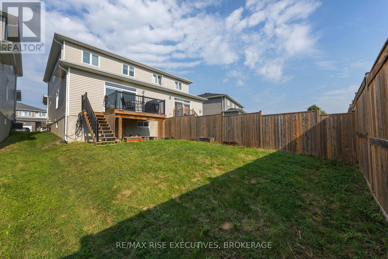 1233 MAX CRESCENT - Image 7